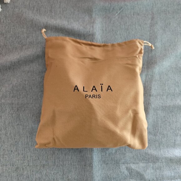 Alaia Le Coeur Heart-Shaped Crossbody Bag - Picture 5 of 6